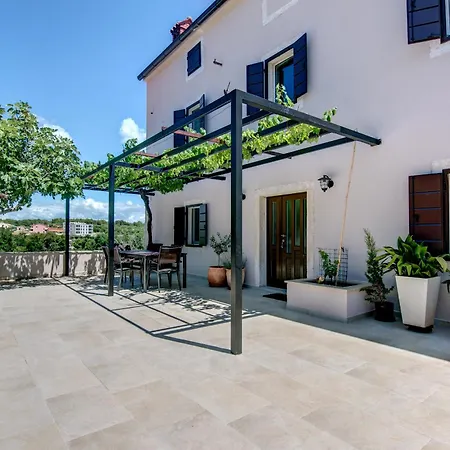 Onorina Villa *