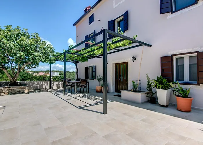 Onorina Villa *